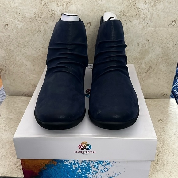 Clark’s Womens Cloudsteppers Sillian Sway Booties size 9.5W NEW - Picture 1 of 8